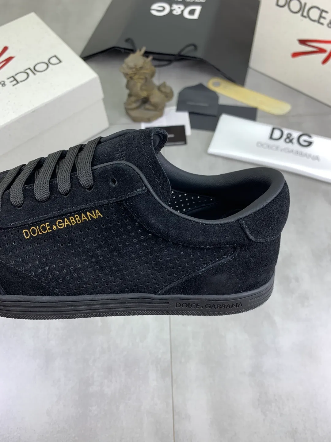 Men's shoes P500 💰 [New model] The latest hot model, top original quality, the official website is synchronized with "DOLCE&GABBANA [Dolce & Gabbana] ~ High Quality." The effect is low-cut casual DG men's shoes, loved by many celebrities, using high-end imported first-layer frosted calfskin with punched logo design + cowhide feet, simple and elegant, perfect interpretation of the latest inspiration for shoes, classic and fashionable integration, luxury dream, dominating fashion Suitable for drivers, light and comfortable to drive, light and breathable for outdoor travel, high-end quality, trustworthy, 3️⃣color🉑️choice! Code number: 38-46